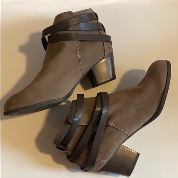 ✨BRAND NEW✨MOSSIMO TAN FAUX SUEDE BOOTIES FESTIVAL LOOK - Picture 7 of 11